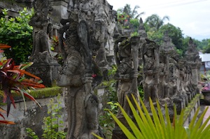 bali_statues