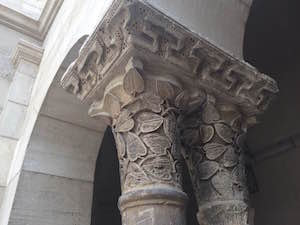 cloisters_stone_column_details